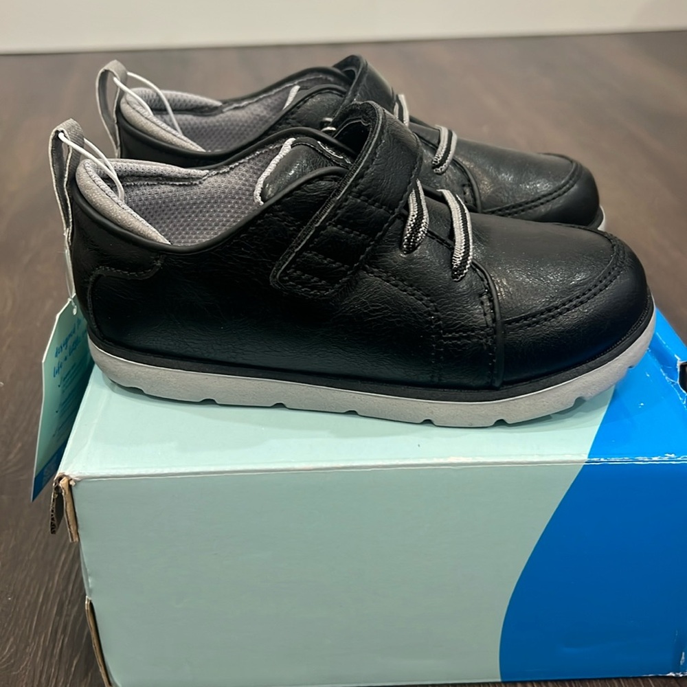 NWT Stride rite Ethan sneaker black